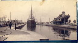 Downbound vessels entering lock