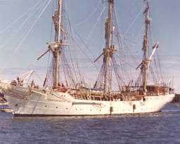 Tall-ship Christian Radich