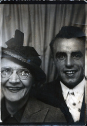 Tom Ross and Esther Davidson Photobooth Photo