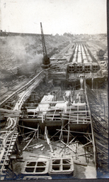 Subfloor tunnels during lock construction