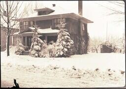 (035-019) Snow-Covered House in Ontonagon (7 of 11)