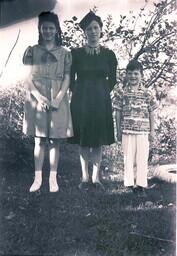 (007-026) Portrait of Woman and Two Children